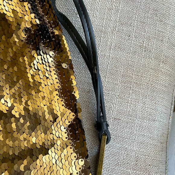 GAP Women’s Oversized Gold/Bronze Sequin Sparkle Clutch with wrist strap - Picture 3 of 5